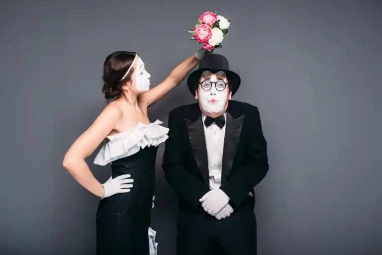 Creative couple Halloween costumes for couples' costume ideas.