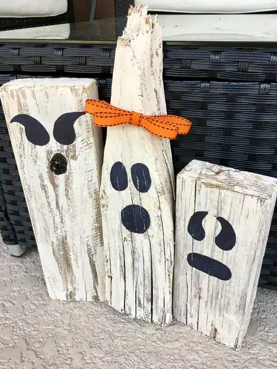 29 Profitable Fall Wood Crafts to Make and Sell