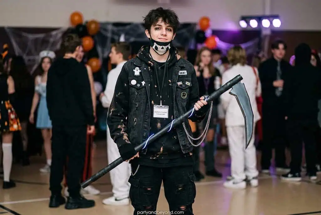 Modern Grim Reaper Halloween costume holding smartphone instead of scythe