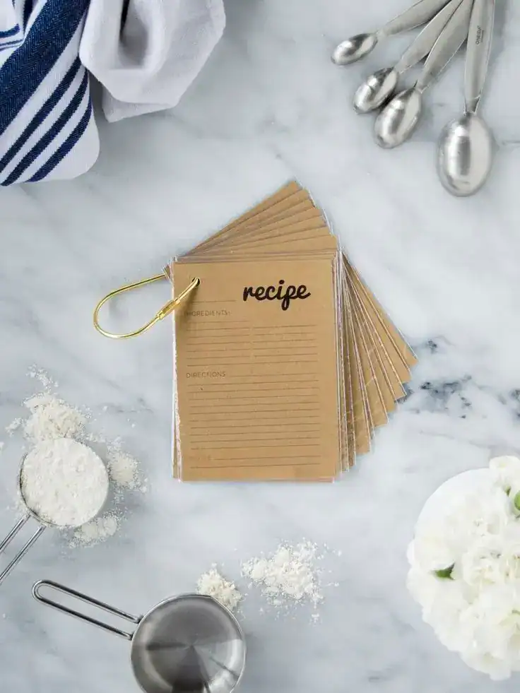 Recipe cards for housewarming party favors.