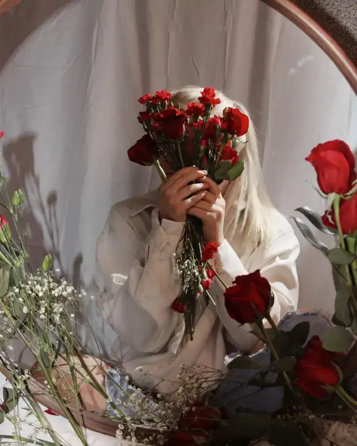 21 Valentine's Day Photoshoot Ideas for Women