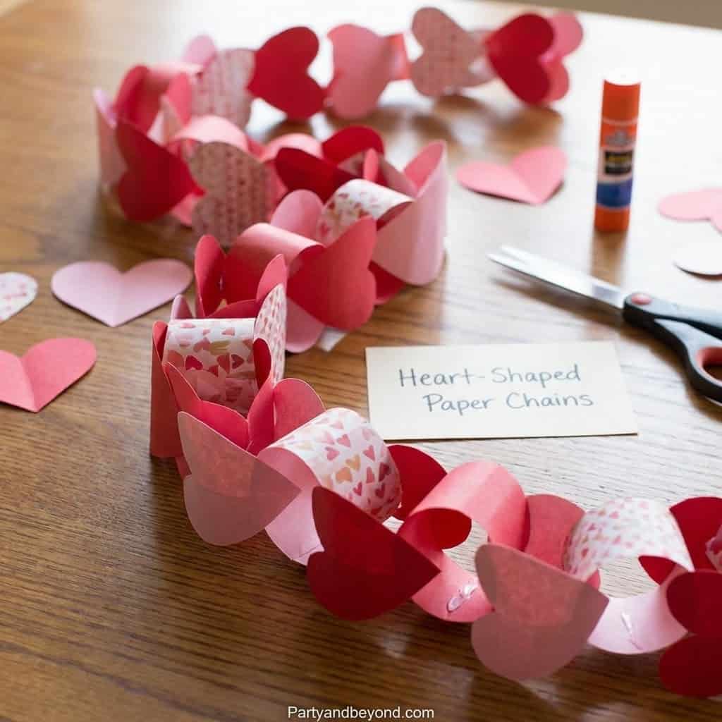 Heart-Shaped Paper Chain for DIY Valentine’s Day Decorations.