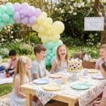 21 Spring Birthday Party Ideas for Kids That Feel Fresh, Fun, and Unforgettable Kids enjoying a spring birthday party outdoors with colorful balloon arch and festive decorations.