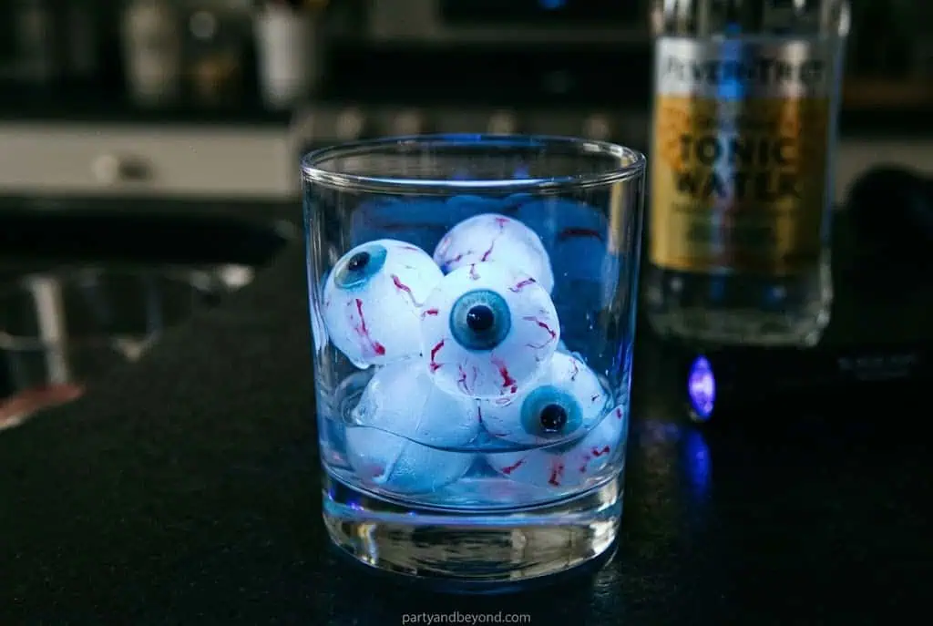 tonic water glowing Halloween eyeball drink experiment