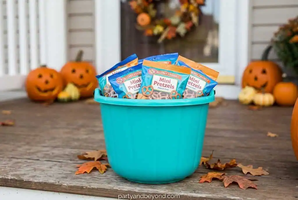 allergy friendly pretzel packs for Halloween non-candy halloween treats