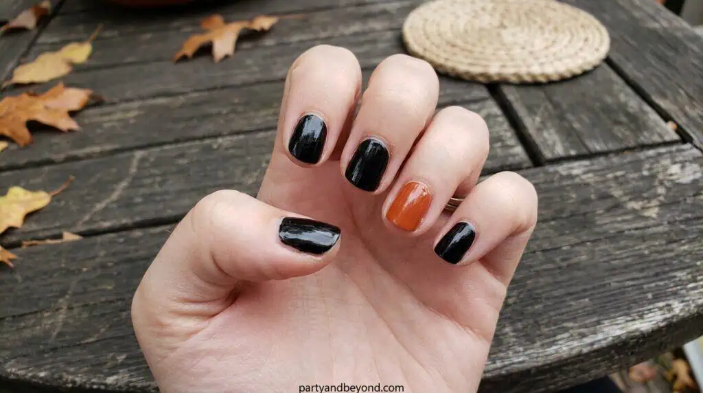 Press-On Nails & Stickers Halloween nail ideas