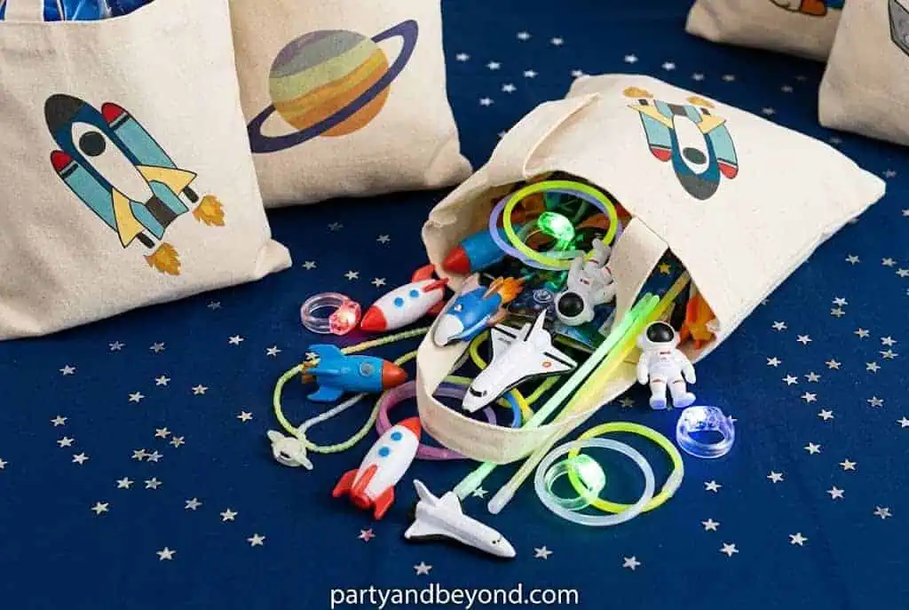 Mini rocket toys and space-themed gifts for children's birthday party favor bags